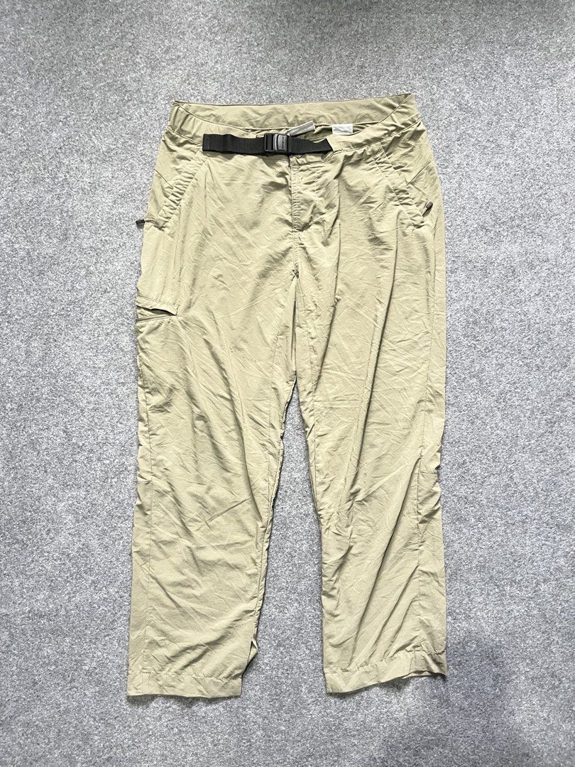 Columbia outdoor pants (Category: Jeans) located in Lapu Lapu. Submitted by jhonrener41426 (Listing ID 1467914161, Image 1). Description: Size 30/33 Thigh-11 Length-36 Leg opening-8 Excellent condition Color rate 9.8/10 Color olive Authentic Issue none .