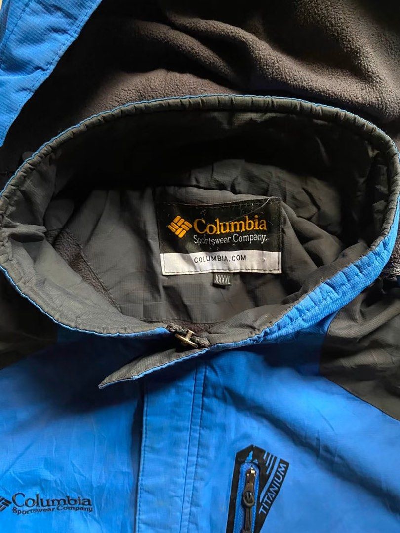 Columbia windbreaker (Category: Coats, Jackets and Outerwear) located in Manila. Submitted by hunnid102933 (Listing ID 1467879735, Image 3). Description: Windbreaker columbia Big sizes Issues (seen on pic) 8/10 condition 8.5/10 color rate.