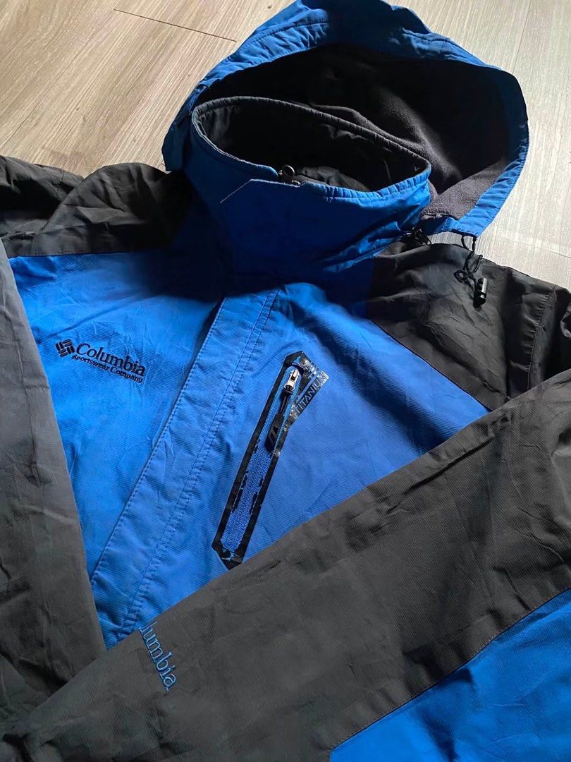 Columbia windbreaker (Category: Coats, Jackets and Outerwear) located in Manila. Submitted by hunnid102933 (Listing ID 1467879735, Image 2). Description: Windbreaker columbia Big sizes Issues (seen on pic) 8/10 condition 8.5/10 color rate.