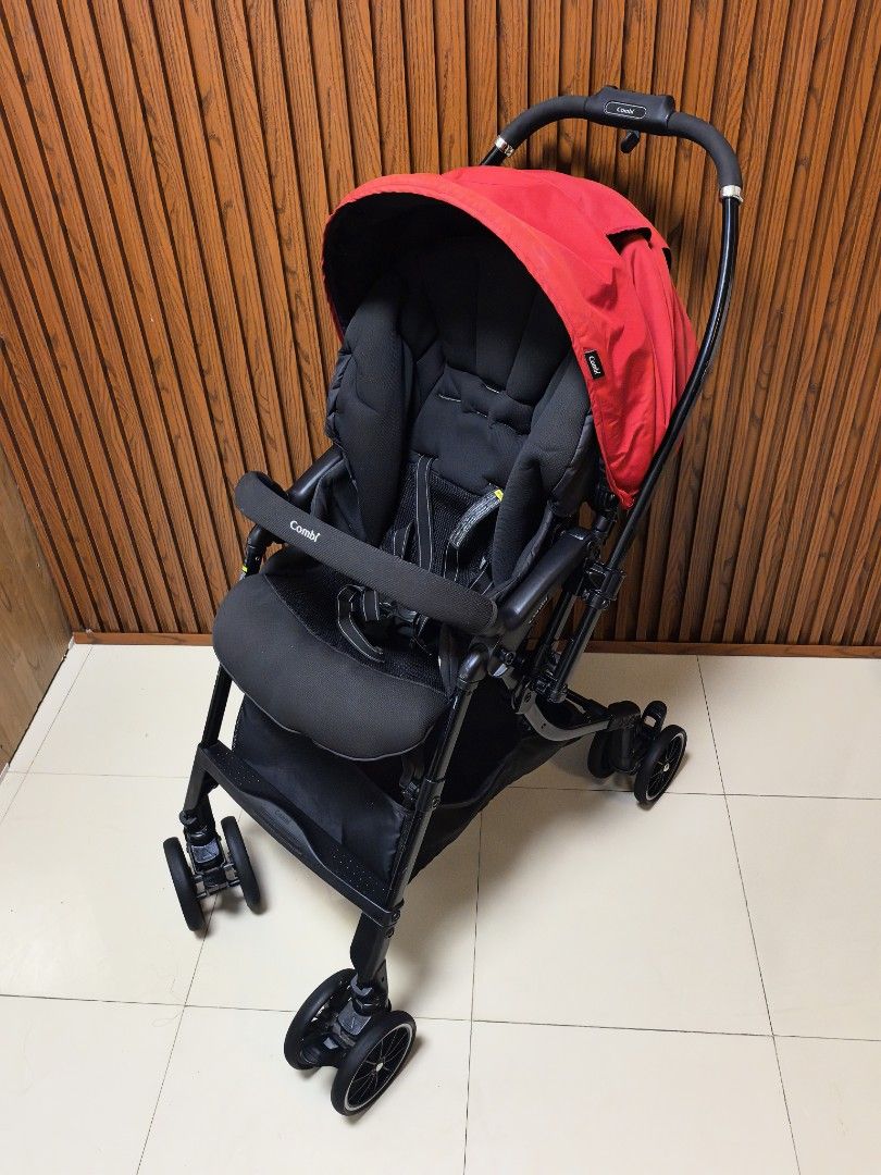Combi stroller ❤️ (Category: Strollers) located in Manila. Submitted by miradoming32070 (Listing ID 1467925193, Image 2). Description: Combi stroller ➡️ Newborn to toddler ➡️ Fully recline ➡️ Adjustable seat ➡️ High seat ➡️ Reversible handle ➡️ Lightweight ➡️ Compact fold Like new condition.