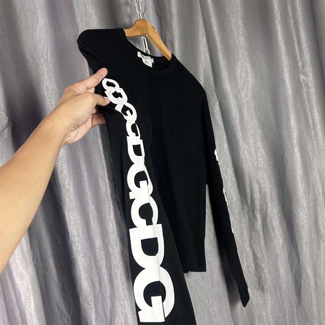COMME DES GARCONS - PRINTED LONGSLEEVE (Category: Longsleeves) located in General Mariano Alvarez. Submitted by manosegunda4117 (Listing ID 1467906963, Image 3). Description: COMME DES GARCONS - PRINTED LONGSLEEVE Size Small Width - 19 in Length - 23 in Sleeve - 24 in Excellent Condition Made in Japan Missing care tag Price : PHP 1,200 + shipping fee 📍GMA, Cavite.