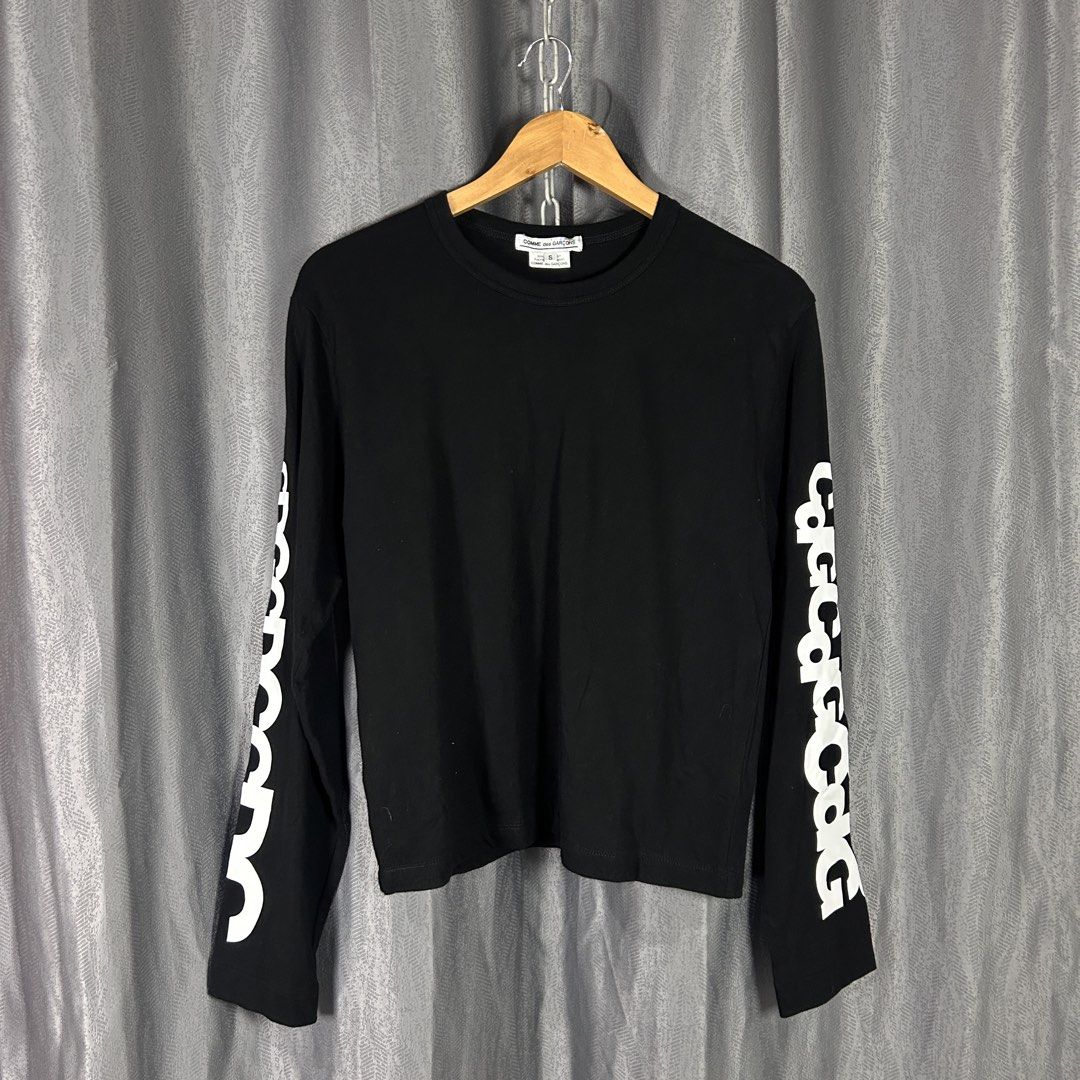 COMME DES GARCONS - PRINTED LONGSLEEVE (Category: Longsleeves) located in General Mariano Alvarez. Submitted by manosegunda4117 (Listing ID 1467906963, Image 1). Description: COMME DES GARCONS - PRINTED LONGSLEEVE Size Small Width - 19 in Length - 23 in Sleeve - 24 in Excellent Condition Made in Japan Missing care tag Price : PHP 1,200 + shipping fee 📍GMA, Cavite.