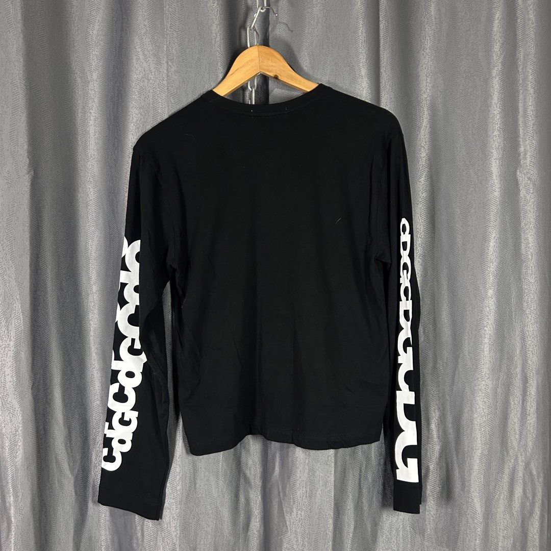 COMME DES GARCONS - PRINTED LONGSLEEVE (Category: Longsleeves) located in General Mariano Alvarez. Submitted by manosegunda4117 (Listing ID 1467906963, Image 2). Description: COMME DES GARCONS - PRINTED LONGSLEEVE Size Small Width - 19 in Length - 23 in Sleeve - 24 in Excellent Condition Made in Japan Missing care tag Price : PHP 1,200 + shipping fee 📍GMA, Cavite.