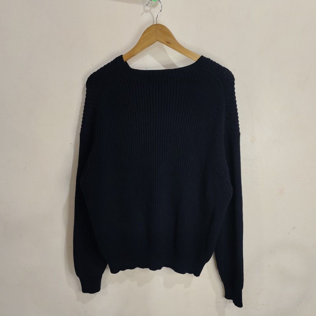 COMME DES GARCONS X SUPREME SWEATER (Category: Luxury Accessories) located in Bulacan. Submitted by markkiethrift2023 (Listing ID 1467920663, Image 2). Description: COMME DES GARCONS X SUPREME SWEATER EXCELLENT CONDITION DIMES: 25 X 28.