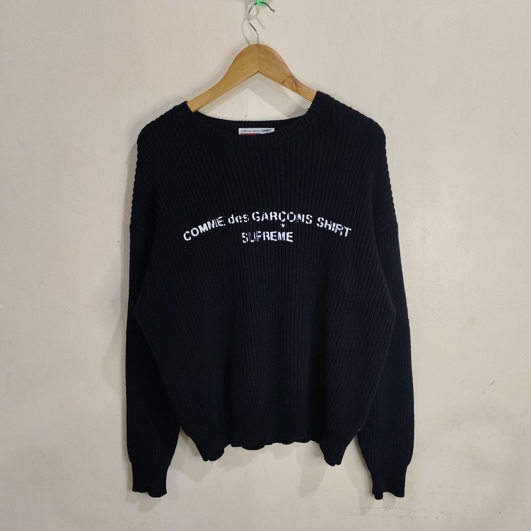 COMME DES GARCONS X SUPREME SWEATER (Category: Luxury Accessories) located in Bulacan. Submitted by markkiethrift2023 (Listing ID 1467920663, Image 1). Description: COMME DES GARCONS X SUPREME SWEATER EXCELLENT CONDITION DIMES: 25 X 28.