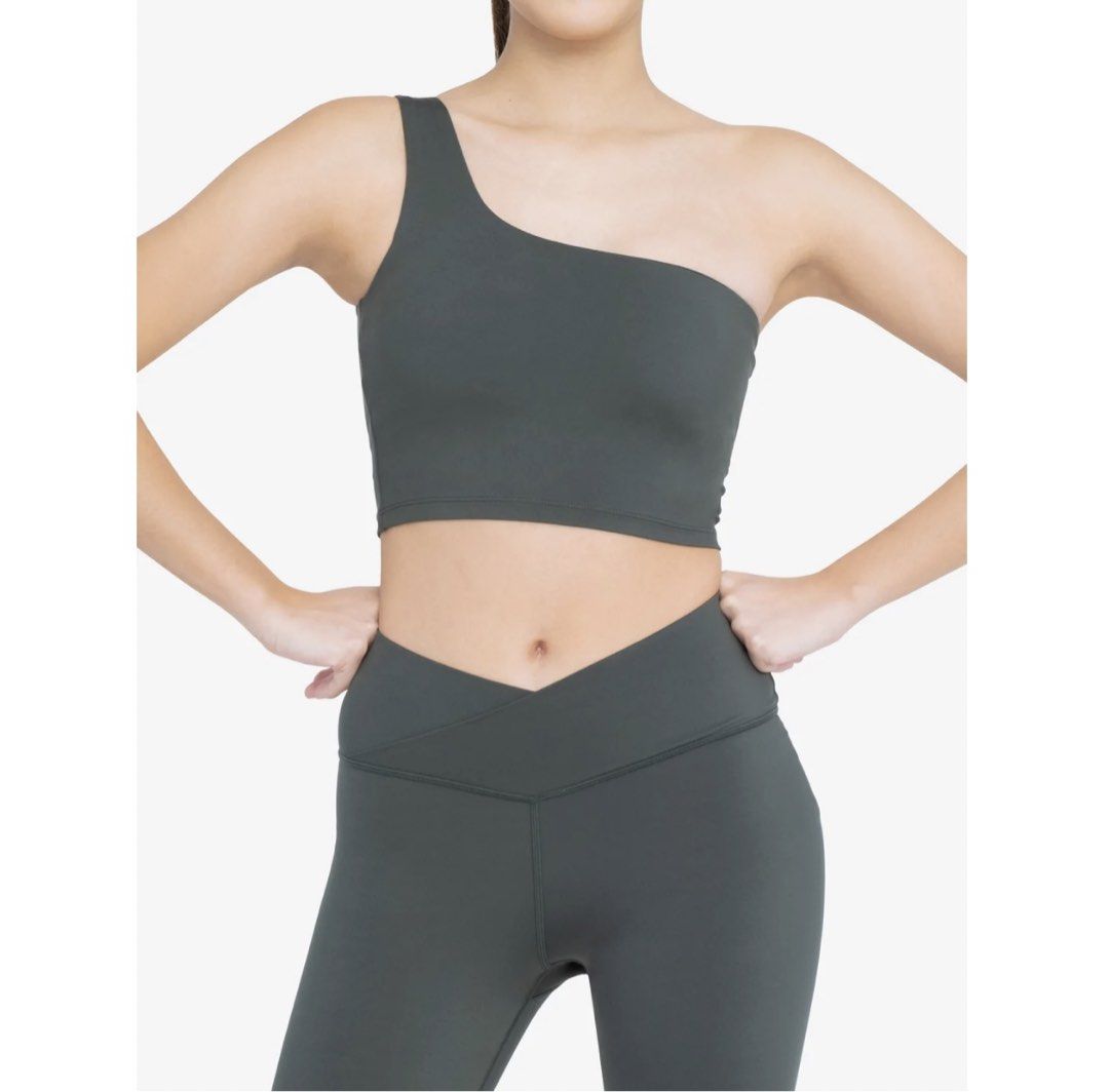 common mode BROWN top (Category: Activewear) located in Manila. Submitted by ellabunnycloset (Listing ID 1467978601, Image 1). Description: 800 for the set .