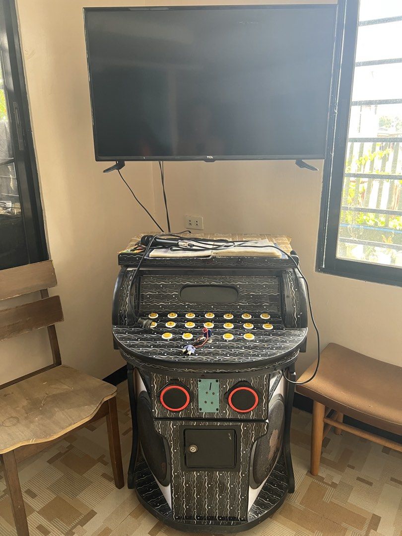 Complete Karaoke Setup with TCL 40-inch TV and Console (Category: Entertainment Systems & Smart Home Devices) located in Carmona. Submitted by tvnx746r5z (Listing ID 1467953151, Image 3). Description: - Complete working karaoke system ready for parties and gatherings - Includes TCL LED40D2700D television (mounts directly on top) - Control console cabinet with built-in speakers, numbered buttons, and coin slot - Comes complete with microphone, son