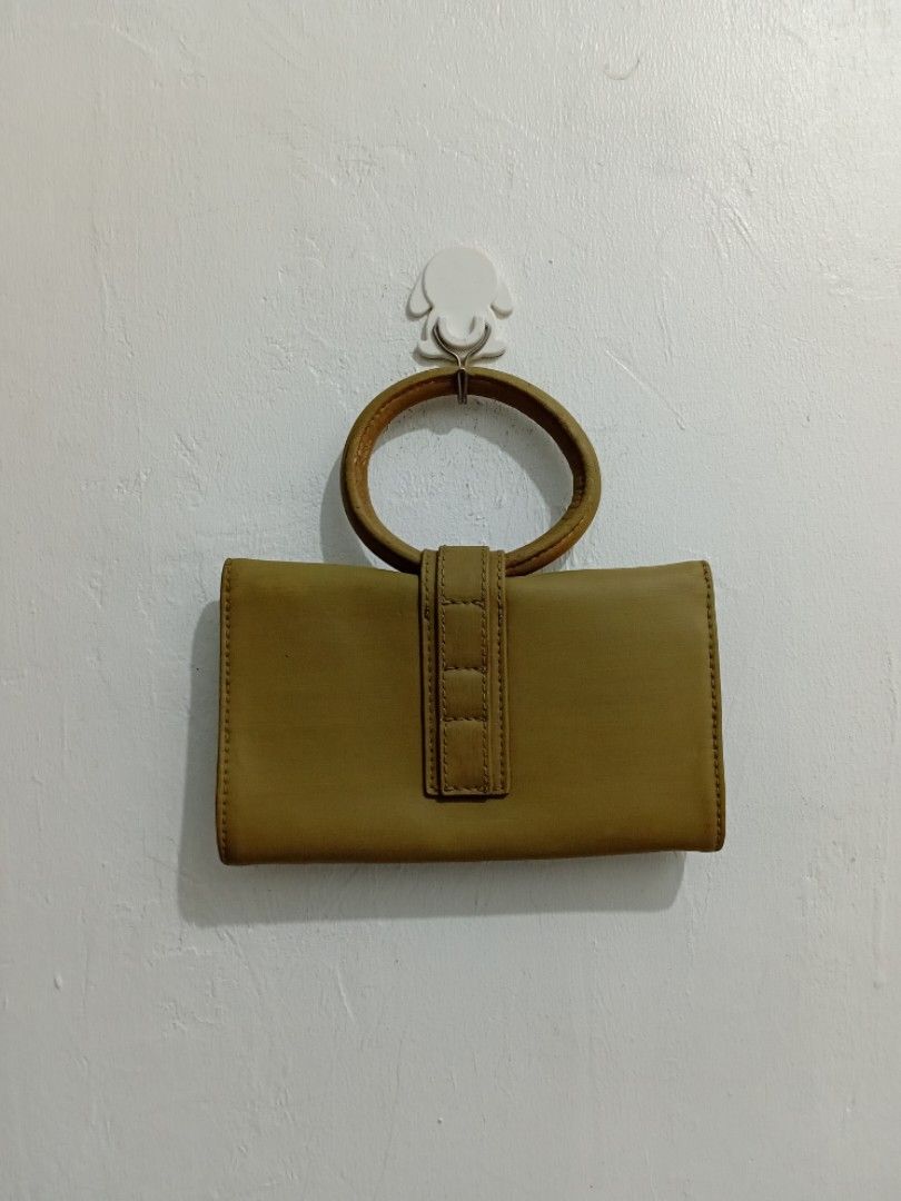 Complét Mini Satchel Bag (Category: Luxury Bags & Wallets) located in Manila. Submitted by eriiicaspage (Listing ID 1467883649, Image 3). Description: PreOwned WellUsed Authentic Complét Mini Satchel bag Clutch ,Mini handbag ,(Project bag ) -XXS ,Micro ,Compact sized - Color: Sophisticated olive green - Material: Premium leather - Design: Structured mini bag with a eye-catching round ring top handle - Closure: Flap front with secure magnetic snap