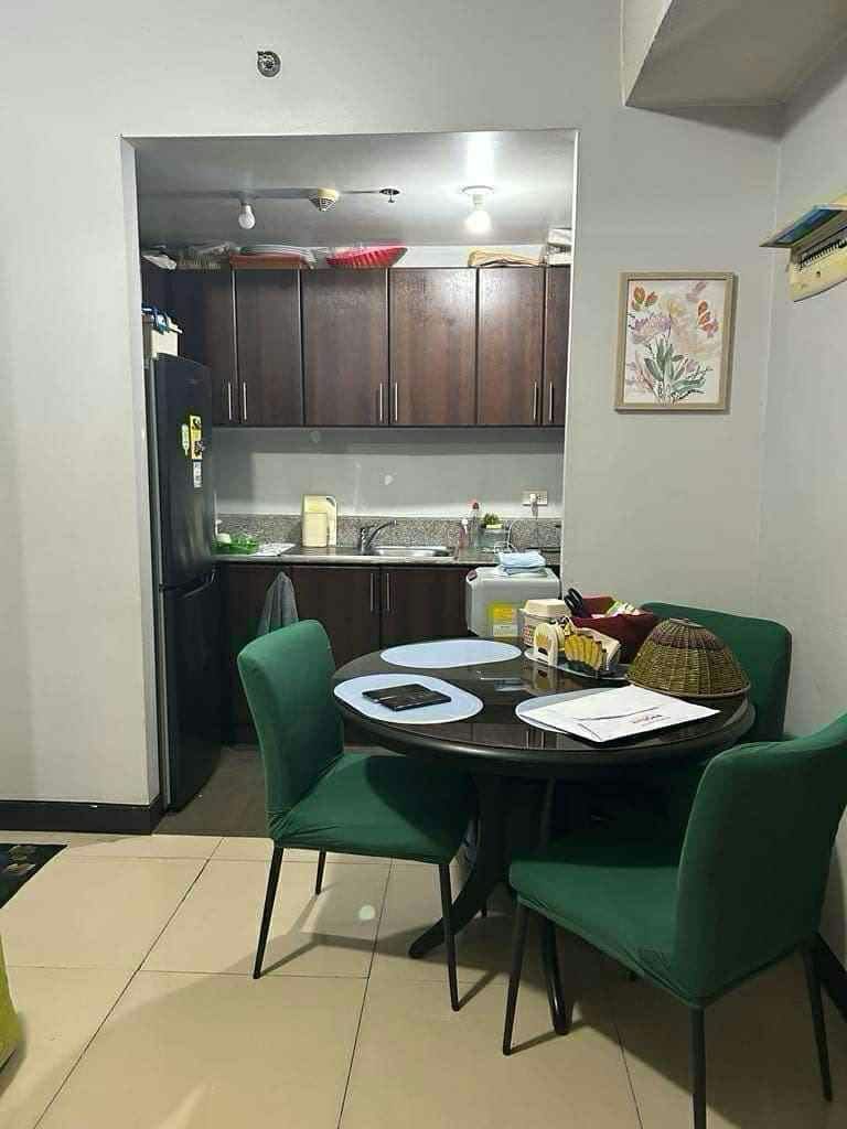 Condo Unit at Parkway Tower 3 (Category: Apartments & Condos) located in Quezon City. Submitted by arterg (Listing ID 1467848466, Image 3). Description: 40 sqm Studio Type with balcony.