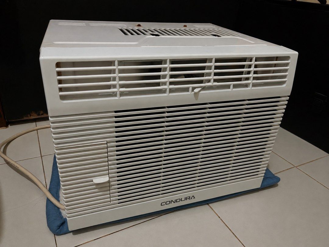 Condura Window Type Aircon (Category: Air Conditioning and Heating) located in Caloocan City. Submitted by skye_524 (Listing ID 1467976762, Image 1). Description: It combines a compact 0.5 horsepower compressor with reliable, cost-effective performance, operating at a low power consumption of just 498 Watts. Used for only 1 year. No issues..