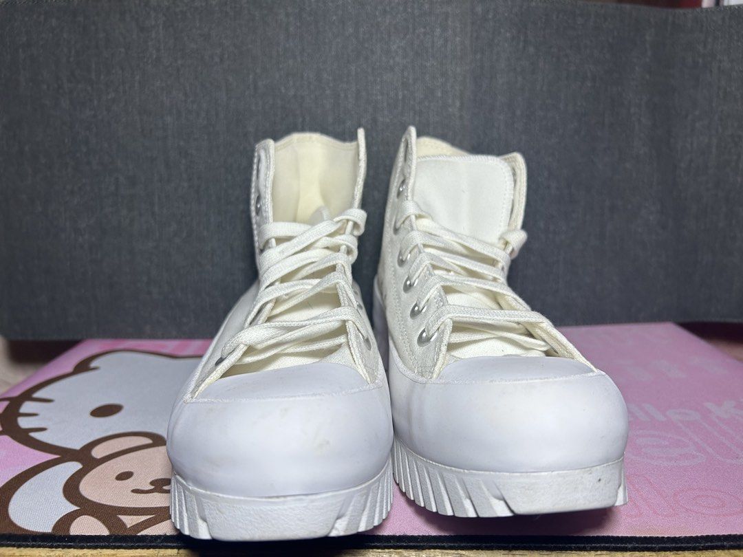 Converse (Category: Casual Shoes) located in Quezon City. Submitted by raserni (Listing ID 1467980450, Image 3). Description: Converse Chuck Taylor All Star Lugged 2.0 Brand new condition Never been worn Stored in closet No box Size Men’s 6 Women’s 8 UK 6 Eur 39 Cm 24.5.