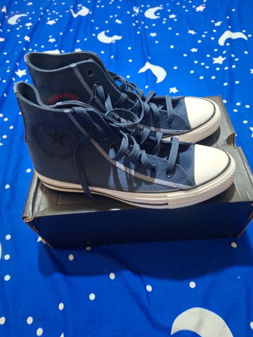 Converse Chuck Taylor All Star (Category: Sneakers) located in Paranaque City. Submitted by lancrts0871967 (Listing ID 1467847207, Image 1). Description: Color: Navy Blue • Size: Women’s 8.5 • Classic Chuck Taylor All Star design • Clean and easy to pair with casual outfits • Good for everyday/casual wear Price: 2450 Negotiable Meetup: Metro Manila Malls Lalamove available upon buyer’s request and expense. PM if interested. Serious buyers only. �
