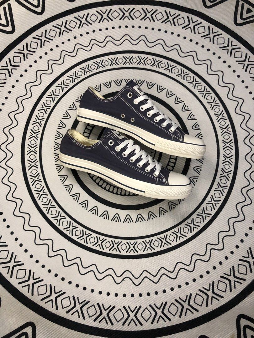 Converse Classic Low Blue 🔥 (Category: Sneakers) located in Quezon City. Submitted by sjts22 (Listing ID 1468000335, Image 1). Description: •Excellent condition •Good as new.