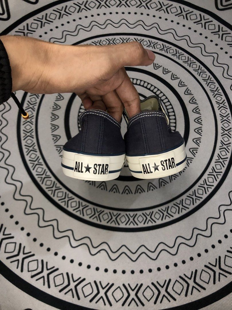 Converse Classic Low Blue 🔥 (Category: Sneakers) located in Quezon City. Submitted by sjts22 (Listing ID 1468000335, Image 3). Description: •Excellent condition •Good as new.