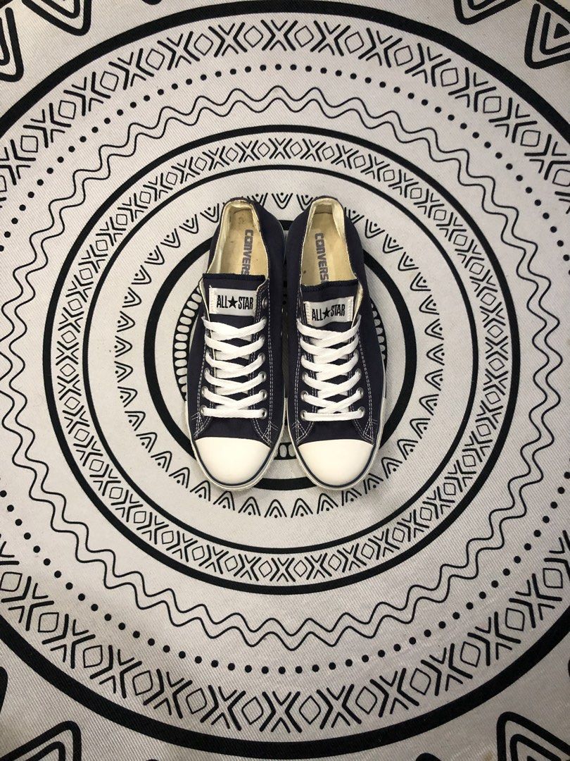 Converse Classic Low Blue 🔥 (Category: Sneakers) located in Quezon City. Submitted by sjts22 (Listing ID 1468000335, Image 2). Description: •Excellent condition •Good as new.
