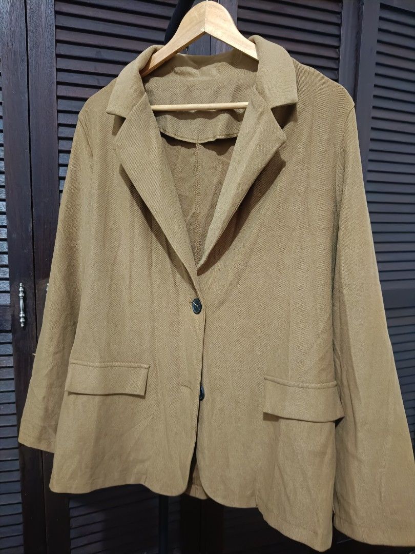 Corduroy Coats (Category: Coats, Jackets and Outerwear) located in Manila. Submitted by byjrb (Listing ID 1468034260, Image 1). Description: 🛍️ Brand-new items from SHEIN, Emery Rose, Zaful & more! Size : XL 📦 Shipping: LBC / J&T / Lalamove 💸 MOP: GCash / BPI only DM for inquiries! 💌.