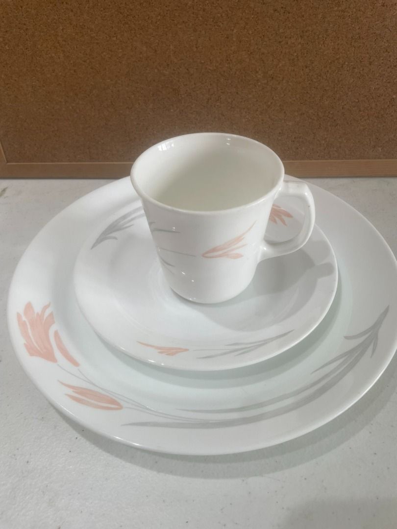 Corelle Desert Rose Ceramic Dinner Set (Category: Dinnerware & Cutlery) located in Quezon City. Submitted by foxsquaredeals (Listing ID 1467911615, Image 1). Description: 5 pcs Dinner Plate 27cm; 5 pcs Salad Plate 19cm; 5 pcs Mugs 9cm P3K take all MOP: Gcash/Bank Transfer .