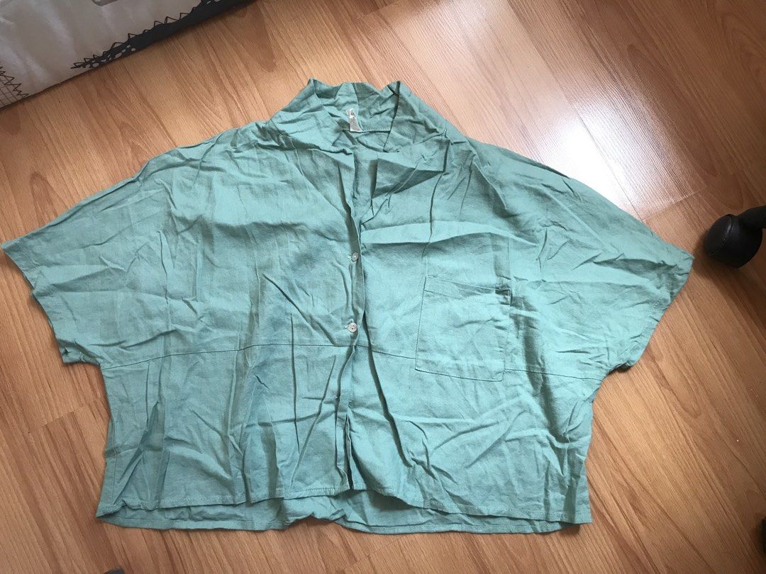 Cotton on crop polo - oversized (Category: Blouses) located in Marikina City. Submitted by LoveLocalbyPAF (Listing ID 1467882141, Image 2). Description: Cotton on oversized crop polo Linen fabric Fit large to XL.