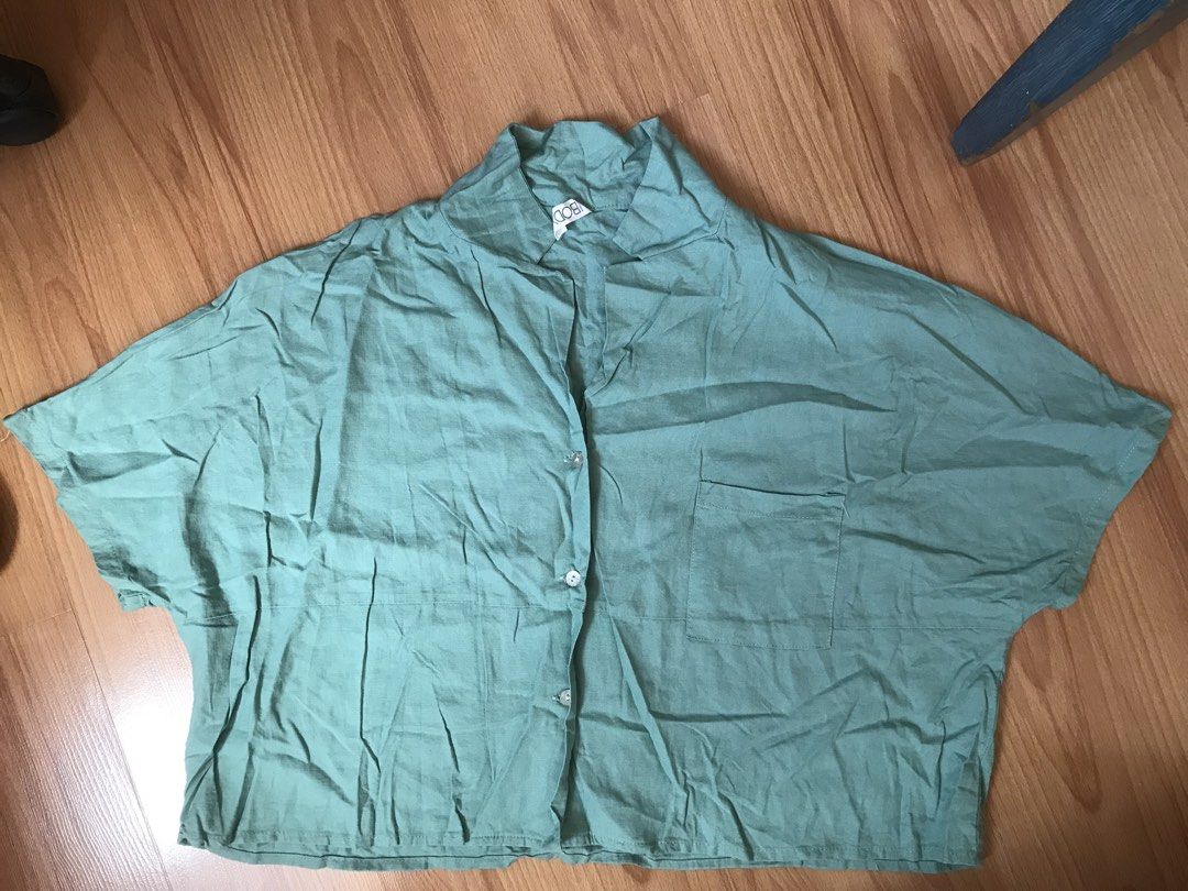Cotton on crop polo - oversized (Category: Blouses) located in Marikina City. Submitted by LoveLocalbyPAF (Listing ID 1467882141, Image 1). Description: Cotton on oversized crop polo Linen fabric Fit large to XL.