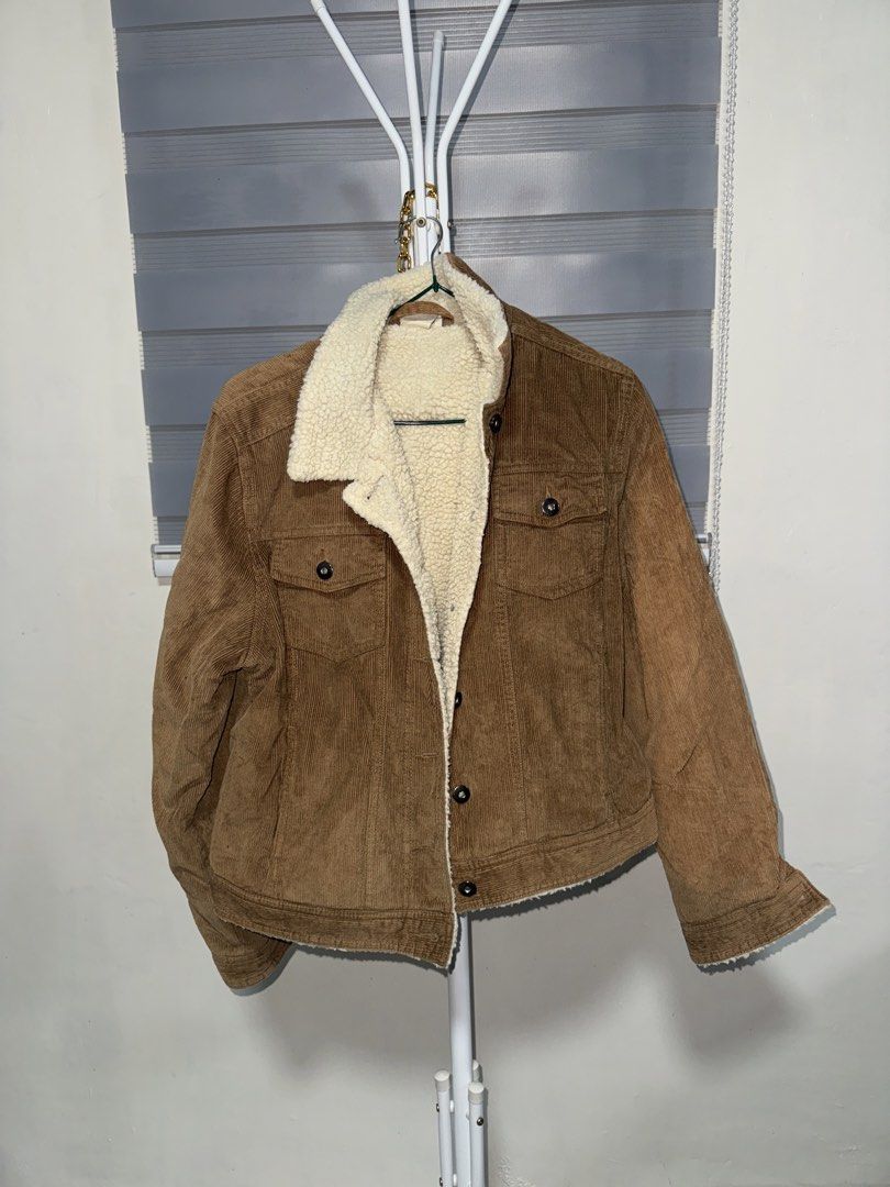 Cotton Traders Sherpa Lined Corduroy Jacket Size 16 (Category: Coats, Jackets and Outerwear) located in La Trinidad. Submitted by prelovedandfindsbyji (Listing ID 1467929826, Image 1). Description: - Brand: Cotton Traders - Color: Olive green with cream sherpa lining - Material: 100% cotton outer, 100% polyester lining - Size: 16 (tag attached near collar) - Features: Button-up front with matching buttons, two chest pockets with button flaps - Fi