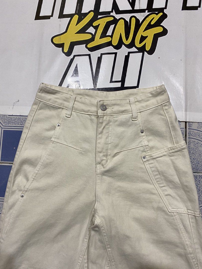 Cream Baggy Barrel Pants (Category: Jeans) located in Rosario. Submitted by thrift_king_ali (Listing ID 1467850897, Image 3). Description: Cream Barrel Dimes: W-28 L-40 Leg opening: 10.5 inches thigh: 12.5 inches no issue excellent condition 600+sf.