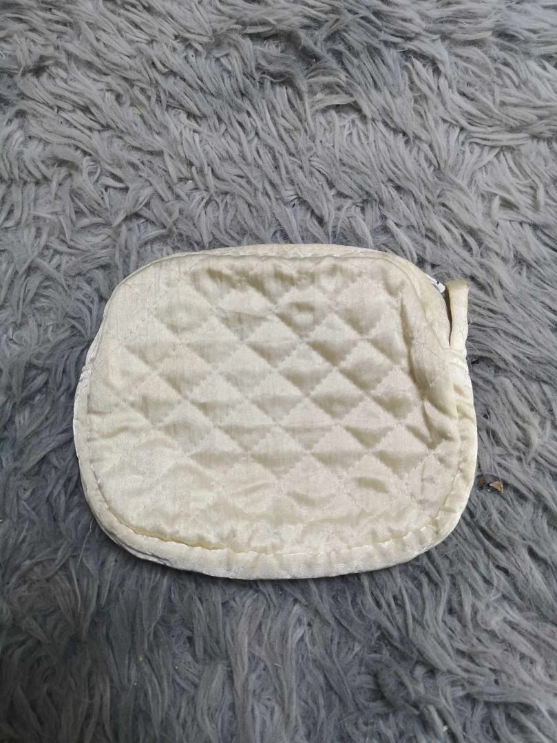 Cream Colored Soft Diamond Stitch Pouch (Category: Purses & Pouches) located in Santa Cruz. Submitted by jmy_surplus.2 (Listing ID 1467996491, Image 1). Description: Size ; L - 6 W - 6.5 Color ; Cream Type ; Pouch Brand ; No brand Material ; Satin Style ; Satin Quilted Zipper ClosurePouch LG 116 JMY 3 Batch #225.