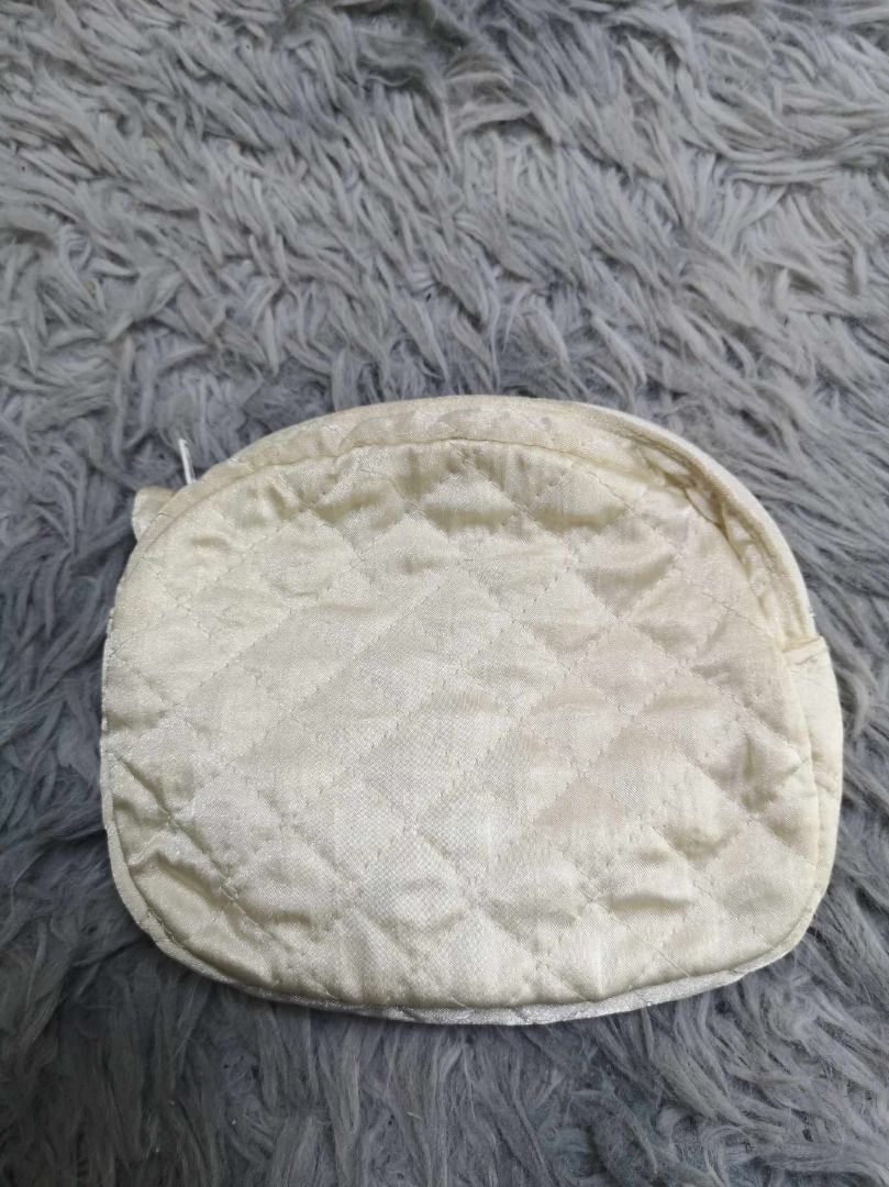 Cream Colored Soft Diamond Stitch Pouch (Category: Purses & Pouches) located in Santa Cruz. Submitted by jmy_surplus.2 (Listing ID 1467996491, Image 2). Description: Size ; L - 6 W - 6.5 Color ; Cream Type ; Pouch Brand ; No brand Material ; Satin Style ; Satin Quilted Zipper ClosurePouch LG 116 JMY 3 Batch #225.