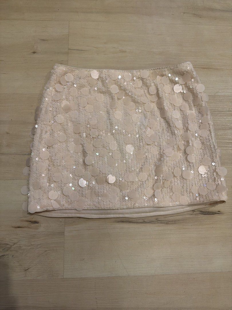Cream Sequined Mini Skirt (Category: Skirts) located in Manila. Submitted by _____car0usell (Listing ID 1467953270, Image 2). Description: used once only.