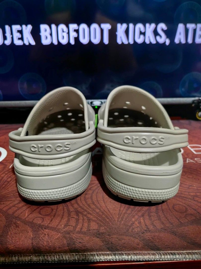 Crocs Baya clog size 13 US (Category: Slippers & Slides) located in Pasig City. Submitted by titojek (Listing ID 1468029334, Image 3). Description: ⚠️ For sale only. 🔥 Brand new and legit Cr0cs Baya clog (cobblestone) size 13 US. 💵 2,400. Fixed price (3,495 SRP) 🛵 Lalamove or Grab ✈️ J&T and JRS (no rush shipping) 💳 Payment • Gcash or Security Bank ❌ Wala na akong meet up. ❌ Walang COD/COP. ❌ Walang Sh0pee checkout. 📍Pinagbuhatan, Pasig City