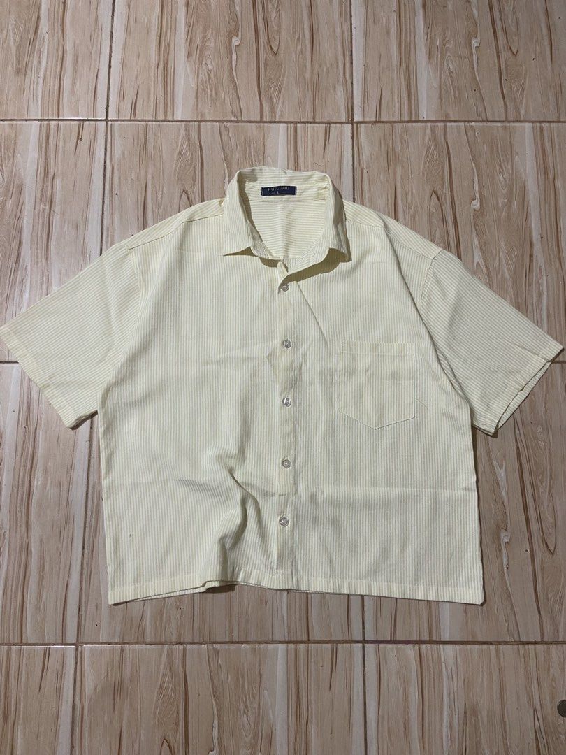 Crop polo (Category: Tshirts & Polo Shirts ) located in Cebu City. Submitted by gervsss (Listing ID 1467881009, Image 1). Description: width 23 length 24.