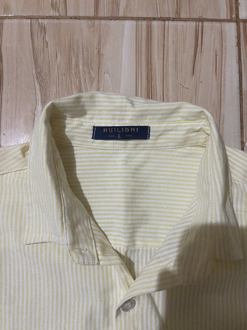 Crop polo (Category: Tshirts & Polo Shirts ) located in Cebu City. Submitted by gervsss (Listing ID 1467881009, Image 3). Description: width 23 length 24.