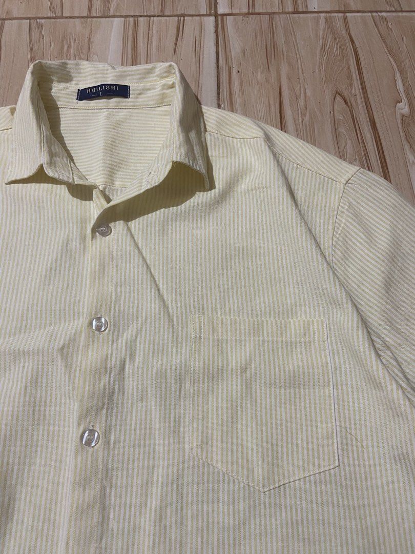 Crop polo (Category: Tshirts & Polo Shirts ) located in Cebu City. Submitted by gervsss (Listing ID 1467881009, Image 2). Description: width 23 length 24.