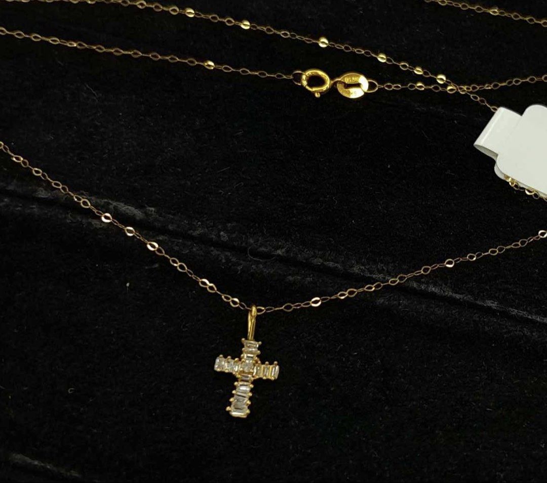 Cross natural diamond necklace (Category: Necklaces) located in Quezon City. Submitted by jptrc (Listing ID 1467927647, Image 1). Description: Bought from maddox 0.10carat natural diamond 18k gold chain With certificate .