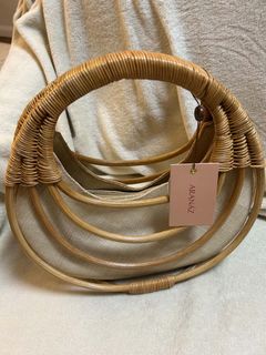 (Category: ) located in . Submitted by sophiaaaa_shop (Listing ID 1467914879, Image 1). Description: .