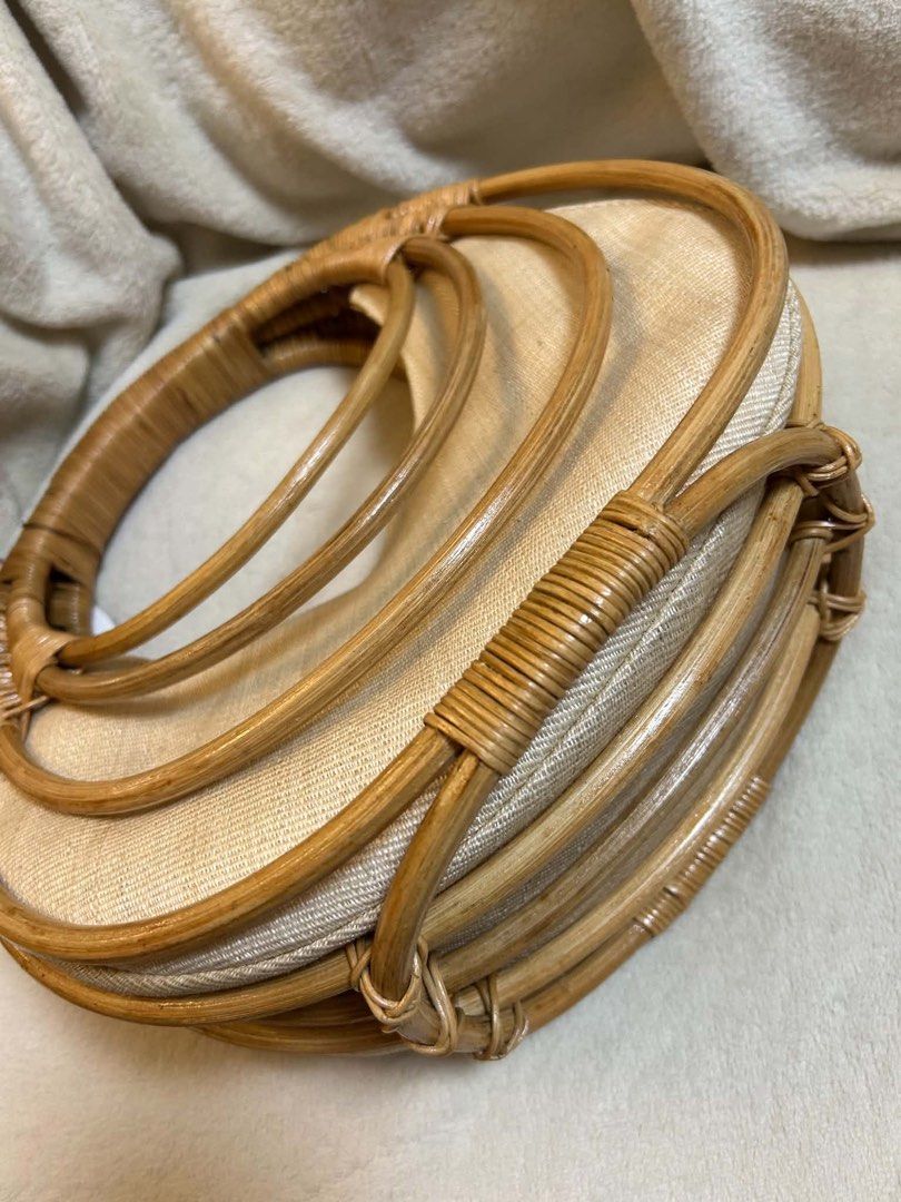 Curba med in natural (Category: Beach Bags) located in Manila. Submitted by sophiaaaa_shop (Listing ID 1467914879, Image 2). Description: .
