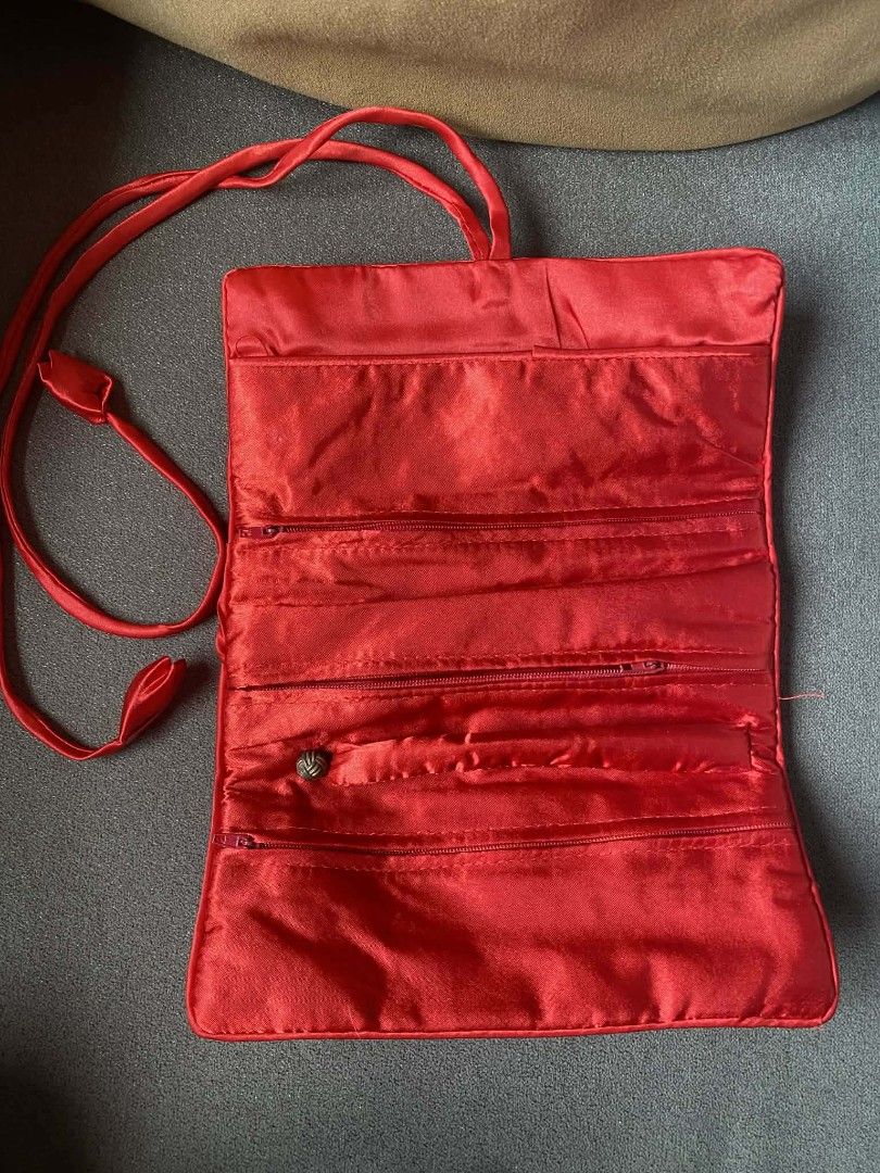 Cute Pouches (Category: Purses & Pouches) located in Zaragoza. Submitted by sherree1281 (Listing ID 1468059038, Image 1). Description: new Pouches open for shipping.