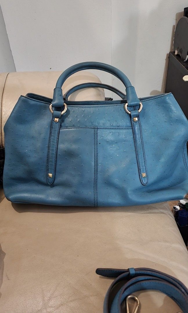 DAKS Blue Leather Handbag With Detachable Strap (Category: Shoulder Bags) located in Las Pinas. Submitted by imhislily (Listing ID 1467931523, Image 2). Description: - Color: Blue - Material: Premium leather with gold-tone hardware - Handles: Structured dual handles plus a matching detachable shoulder strap - Design: Distinctive metallic double-rectangle lock with stud accents and soft top pleating - Compartment: Roomy main compartment for all yo