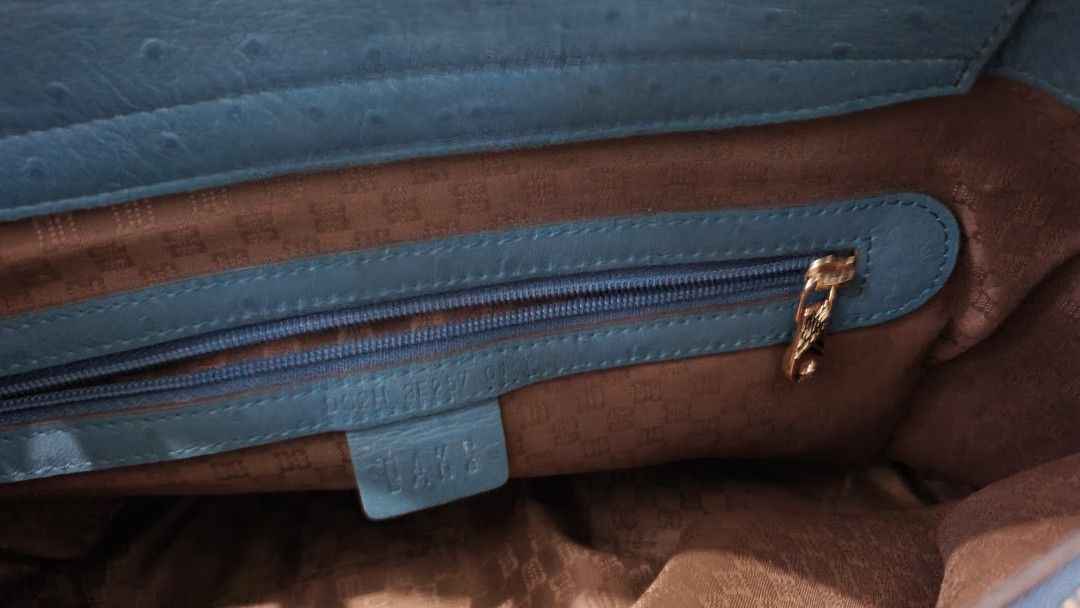 DAKS Blue Leather Handbag With Detachable Strap (Category: Shoulder Bags) located in Las Pinas. Submitted by imhislily (Listing ID 1467931523, Image 3). Description: - Color: Blue - Material: Premium leather with gold-tone hardware - Handles: Structured dual handles plus a matching detachable shoulder strap - Design: Distinctive metallic double-rectangle lock with stud accents and soft top pleating - Compartment: Roomy main compartment for all yo