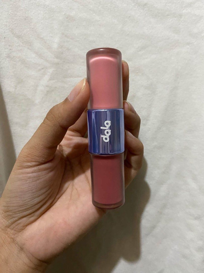 DALA Dewphoria Blush Duo (Category: Makeup) located in Manila. Submitted by jazfinds_ (Listing ID 1467942203, Image 1). Description: ୨୧ ˚₊‧ FOR SALE: DALA DUO LIQUID BLUSH 🎀 ♡ Shades: Poise & Pout ♡ Condition: 90% full, no box ♡ Selling price: ₱220 ౨ৎ Price is negotiable for sure buyers! ♡ 📍 Project 4, QC 💌 GCash / Cash on Meetup 🚚 Lalamove / J&T (shipping fee shouldered by buyer).