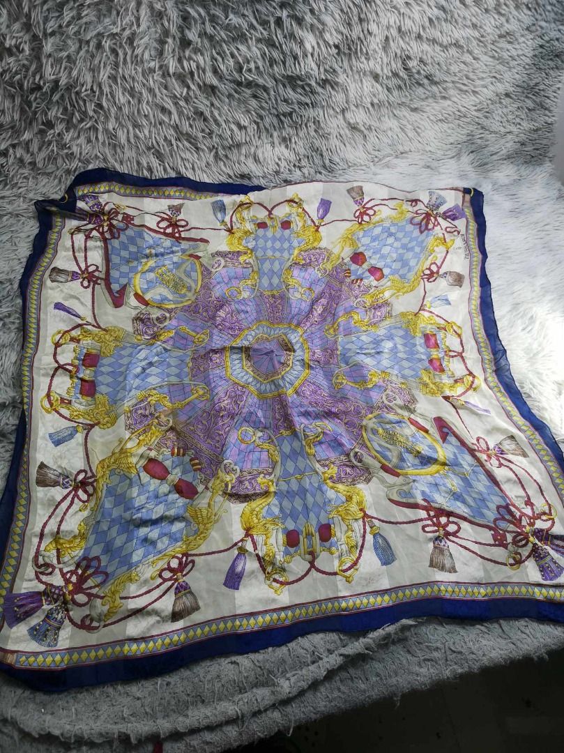 Dark Blue Boarder Square Fabric Scarf (Category: Scarves) located in Santa Cruz. Submitted by jmy_surplus.2 (Listing ID 1467969585, Image 2). Description: Size ; L- 36 W - 33 Color ; Colorful Type ; Scarf Brand ; No brand Material ; Silk Style ; Floral pattern Square Scarf LG 118 JMY 3 Batch #225.