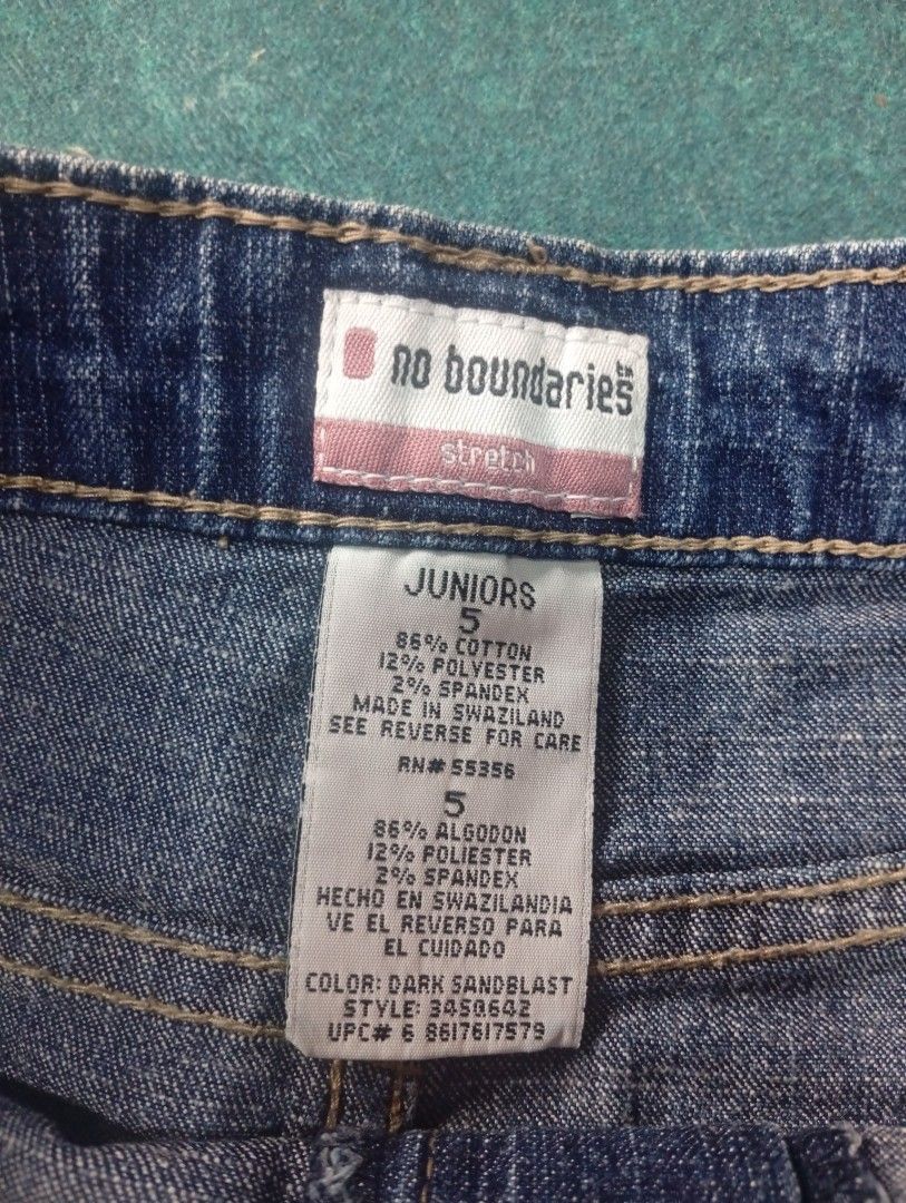 DARK BLUE DENIM MINI SKIRT (Category: Skirts) located in Santa Maria. Submitted by itsmacmacky (Listing ID 1468004950, Image 3). Description: DARK BLUE DENIM MINI SKIRT Brand: No Boundaries Size: Juniors 5 (32) Material: 85% Cotton, 12% Polyester, 3% Spandex Style: Y2K / Casual / Vintage / Streetwear Design: Dark blue denim mini skirt with a faded wash, classic 5-pocket design, belt loops, button closure, and contrast stitching. Stretch denim for