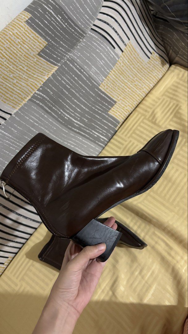 Dark brown boots with heels (Category: Boots) located in Caloocan City. Submitted by chleeo.lscn (Listing ID 1467874165, Image 1). Description: size 37.