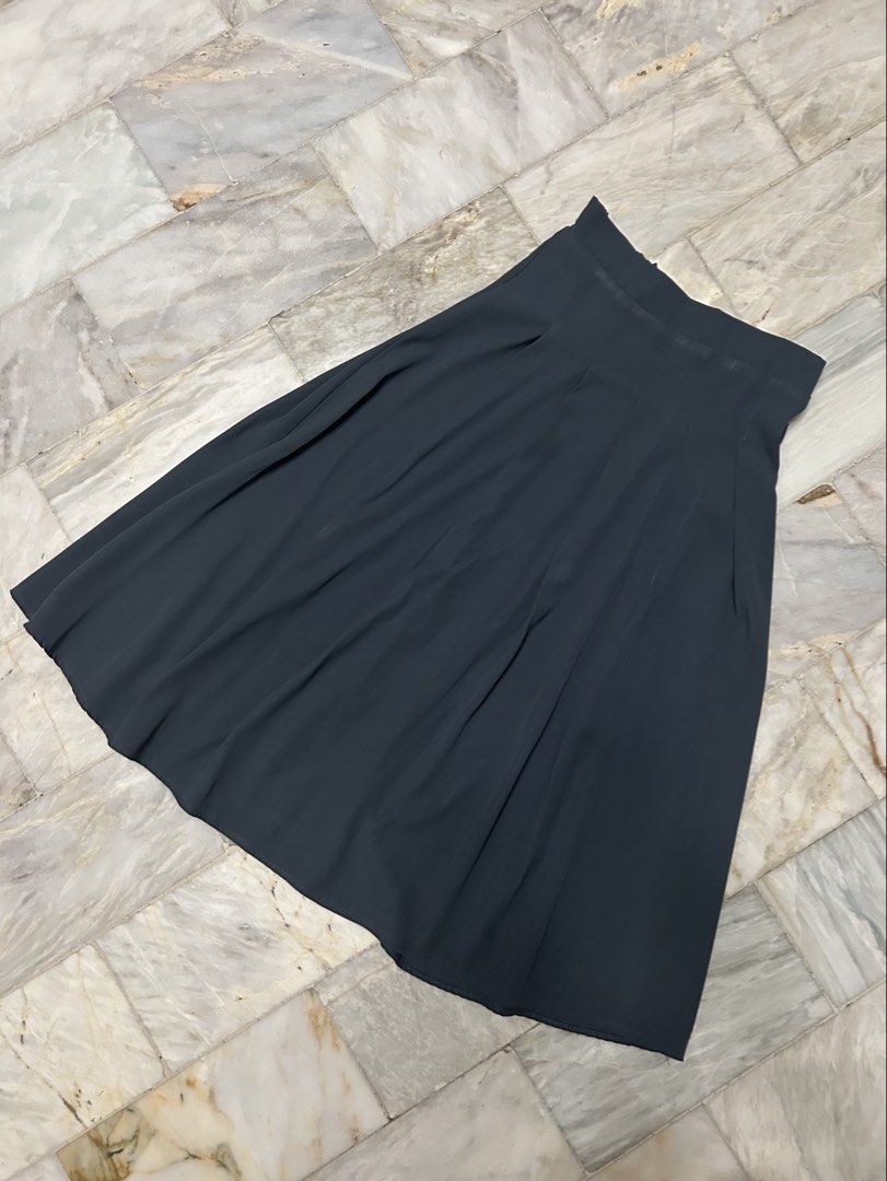 Dark Grey Midi Skirt (Category: Skirts) located in Paranaque City. Submitted by jeanfrommanila (Listing ID 1467961940, Image 1). Description: - Color: Dark grey - Length: Midi - Material: Lightweight, flowy fabric - Features: Front pleats, comfortable elastic back waistband - Style: Versatile for casual days or office wear - Condition: Clean, ready to wear waist: 24-30 inches length: 29.5 inches.