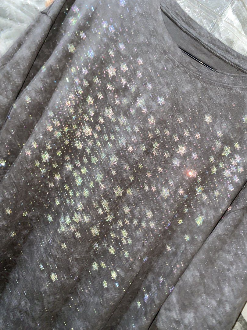 Dark Grey Oversized Star Glitter Graphic T-Shirt (Category: Shirts) located in San Jose. Submitted by dutgurl.jecha (Listing ID 1467847593, Image 2). Description: - Color/Wash: Dark grey acid wash - Fit: Relaxed, oversized fit with short sleeves and crew neck - Design: Eye-catching rhinestone star pattern across the front - Material: Soft cotton feel for everyday comfort - Style: Casual streetwear with a touch of sparkle.