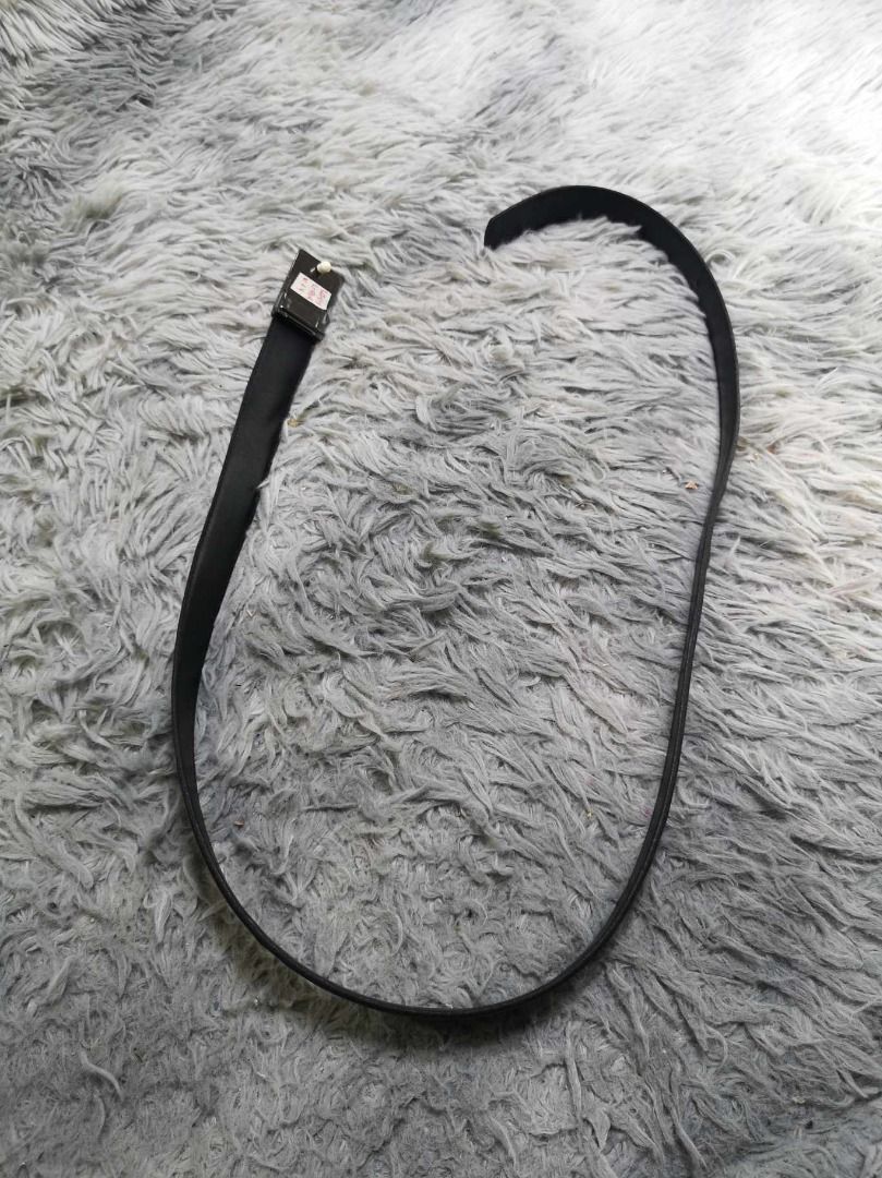 Dark Metallic Buckle Classic Black Leather belt (Category: Belts) located in Santa Cruz. Submitted by jmy_surplus.2 (Listing ID 1467968004, Image 2). Description: Size ; L - 40.4 W - 1.4 Color ; Black Type ; Belt Brand ; No brand Material ; Leather Style ; Leather With Metallic buckle Belt LG 118 JMY 3 Batch #225.
