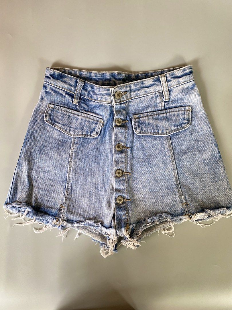 Declutterring 💗 (Category: Everything Else Others) located in Alburquerque. Submitted by iramyoj_allinoneshop (Listing ID 1467914327, Image 3). Description: DECLUTTERRING 💗 Hello guys I'm selling my preloved clothes, all in good conditions 🥰😍 .