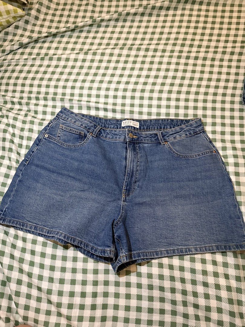 Denim Co. Blue Denim Shorts (Category: Shorts) located in San Miguel. Submitted by matchalatte23_ (Listing ID 1467987190, Image 1). Description: SIZE 36.
