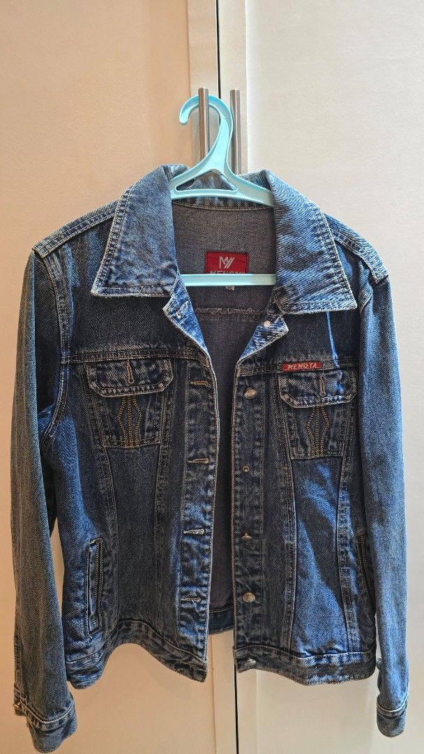 Denim Jacket (Category: Coats, Jackets and Outerwear) located in Cebu City. Submitted by kitty_12345_ (Listing ID 1468006258, Image 1). Description: - Brand: Mengya - Style: Classic blue wash denim jacket with stylish topstitching - Size: XXL - Condition: Sturdy denim fabric; note a minor yellow discoloration spot near the collar area, di na kasi naka use, naka stock nalang sa cabinet MOP: gcash, mari, maya, gotyme MOD: lbc or maxim (cebu area).
