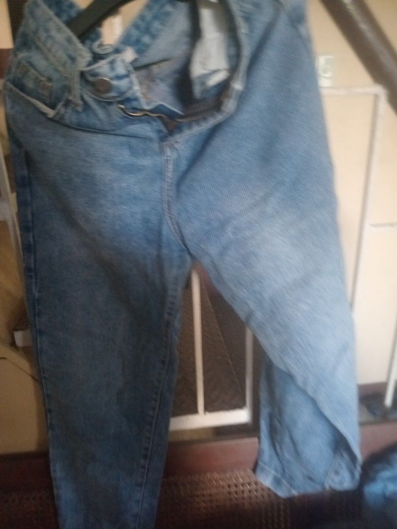 Denim long pants for your needs (Category: Activewear) located in Manila. Submitted by padillahe35291 (Listing ID 1467915104, Image 2). Description: medium size denim pants.