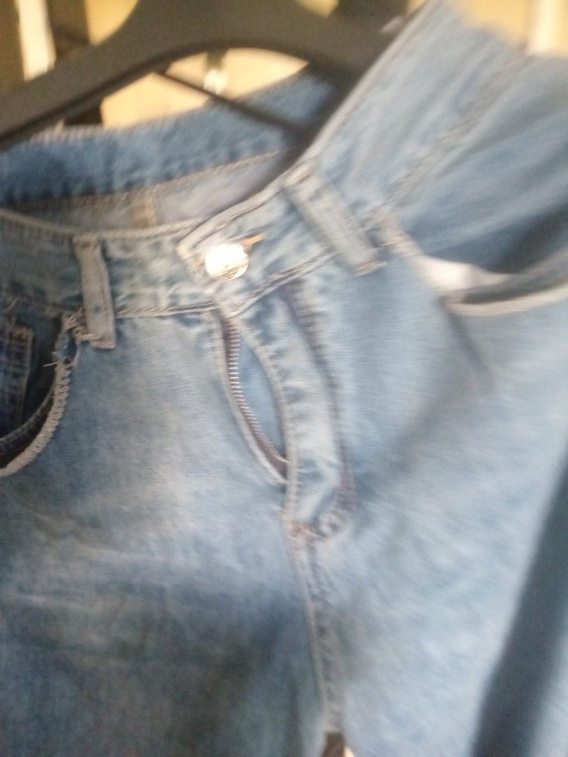 Denim pants medium size for your needs (Category: Activewear) located in Manila. Submitted by padillahe35291 (Listing ID 1467915427, Image 3). Description: medium long denim pants for your needs.
